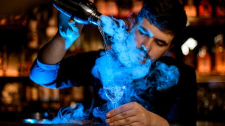 barman cocktail