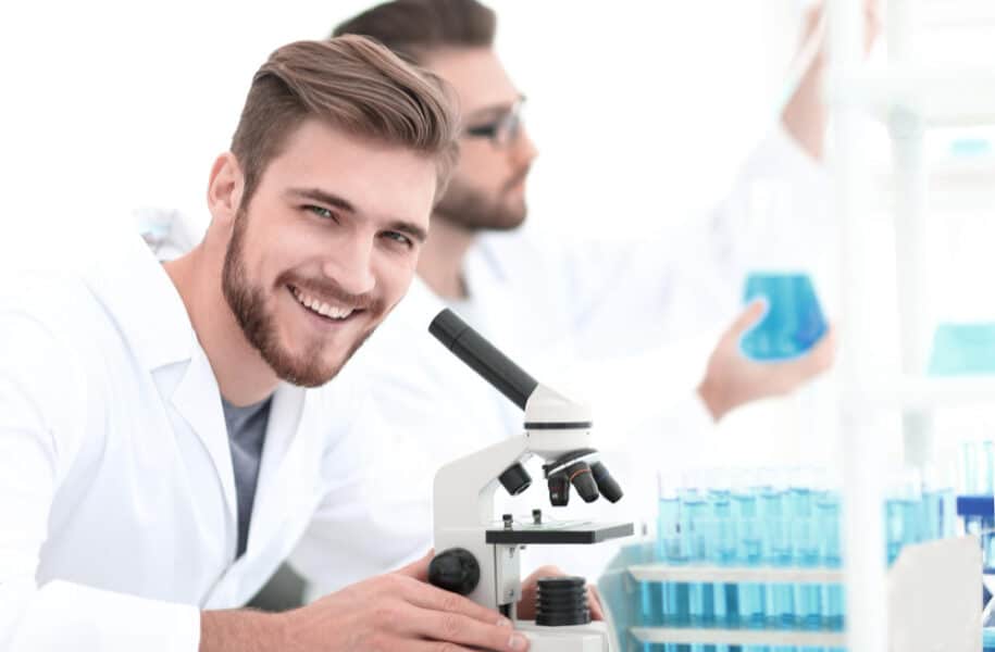 biologiste en laboratoire