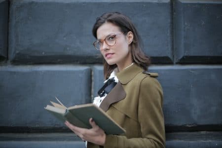 femme_serieuse