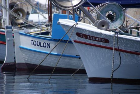 bateau dans le port de Toulon
