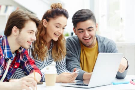 étudiant qui remplissent parcoursup