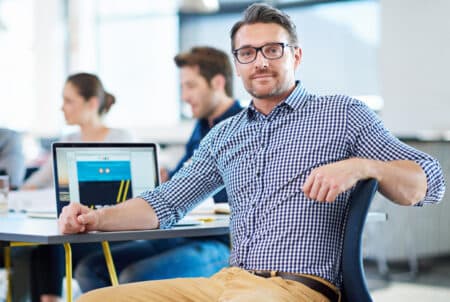 responsable emailing avec le sourire