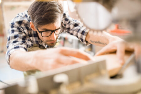 homme ebeniste fait de sa passion un metier